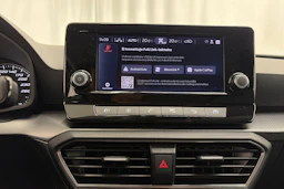 valkoinen SEAT Leon Sportstourer 2024 kuva 16.