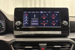 valkoinen SEAT Leon Sportstourer 2024 kuva 17.