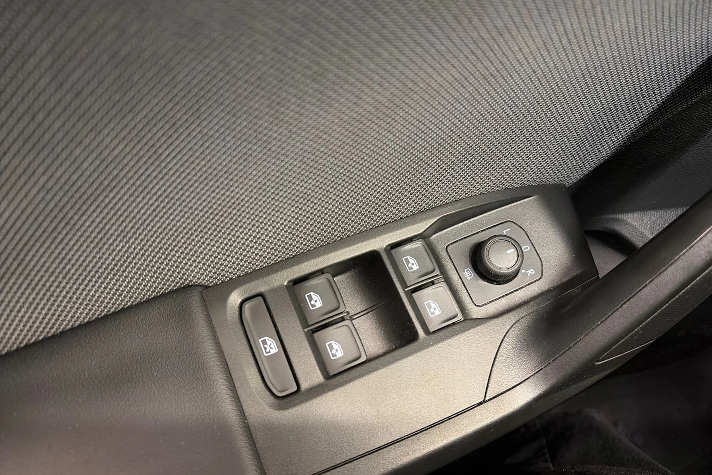 valkoinen SEAT Leon Sportstourer 2024 kuva 20.