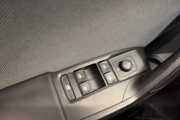 valkoinen SEAT Leon Sportstourer 2024 kuva 20.