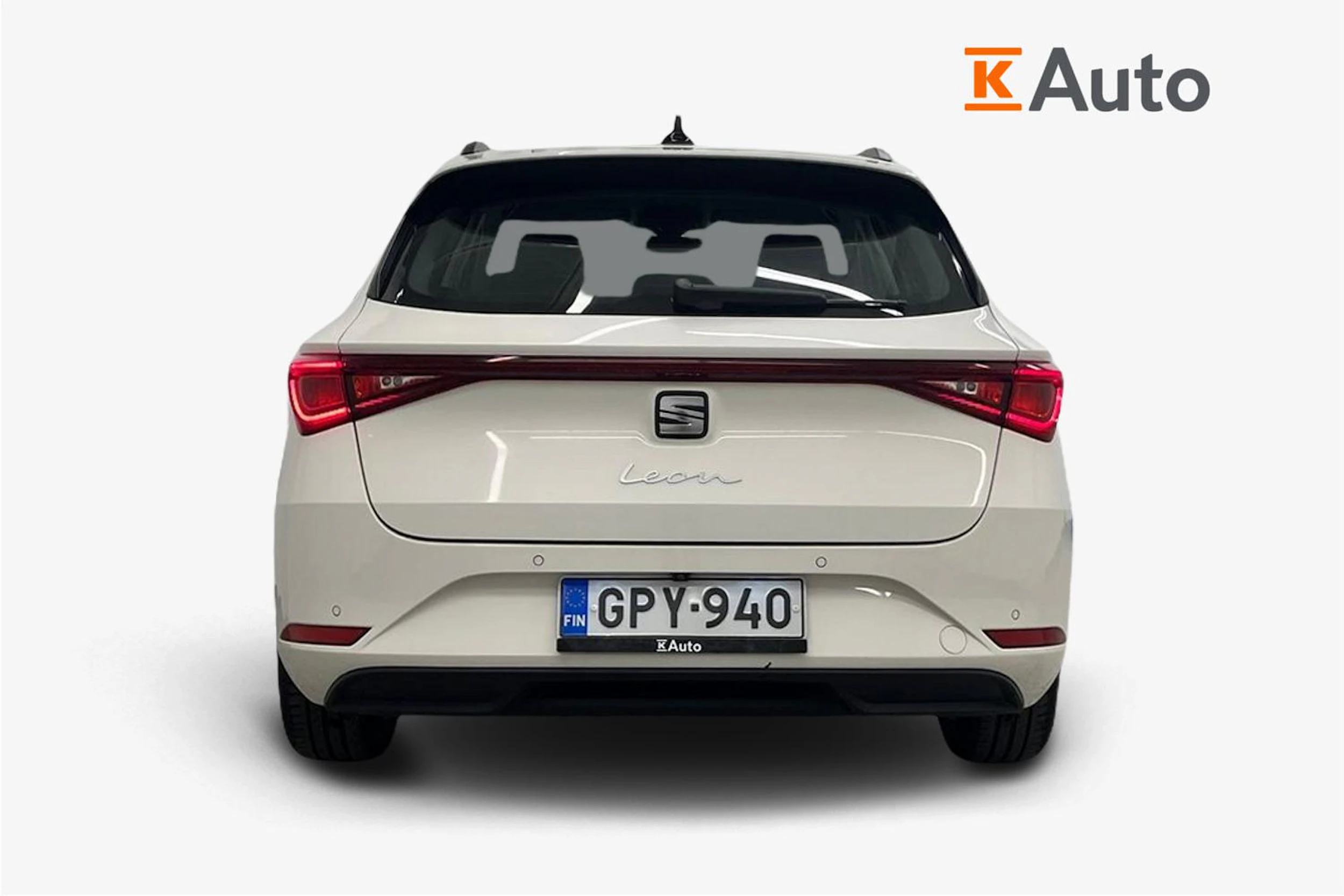 valkoinen SEAT Leon Sportstourer 2024 kuva 3.