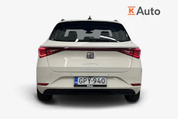 valkoinen SEAT Leon Sportstourer 2024 kuva 3.