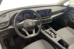 valkoinen SEAT Leon Sportstourer 2024 kuva 6.