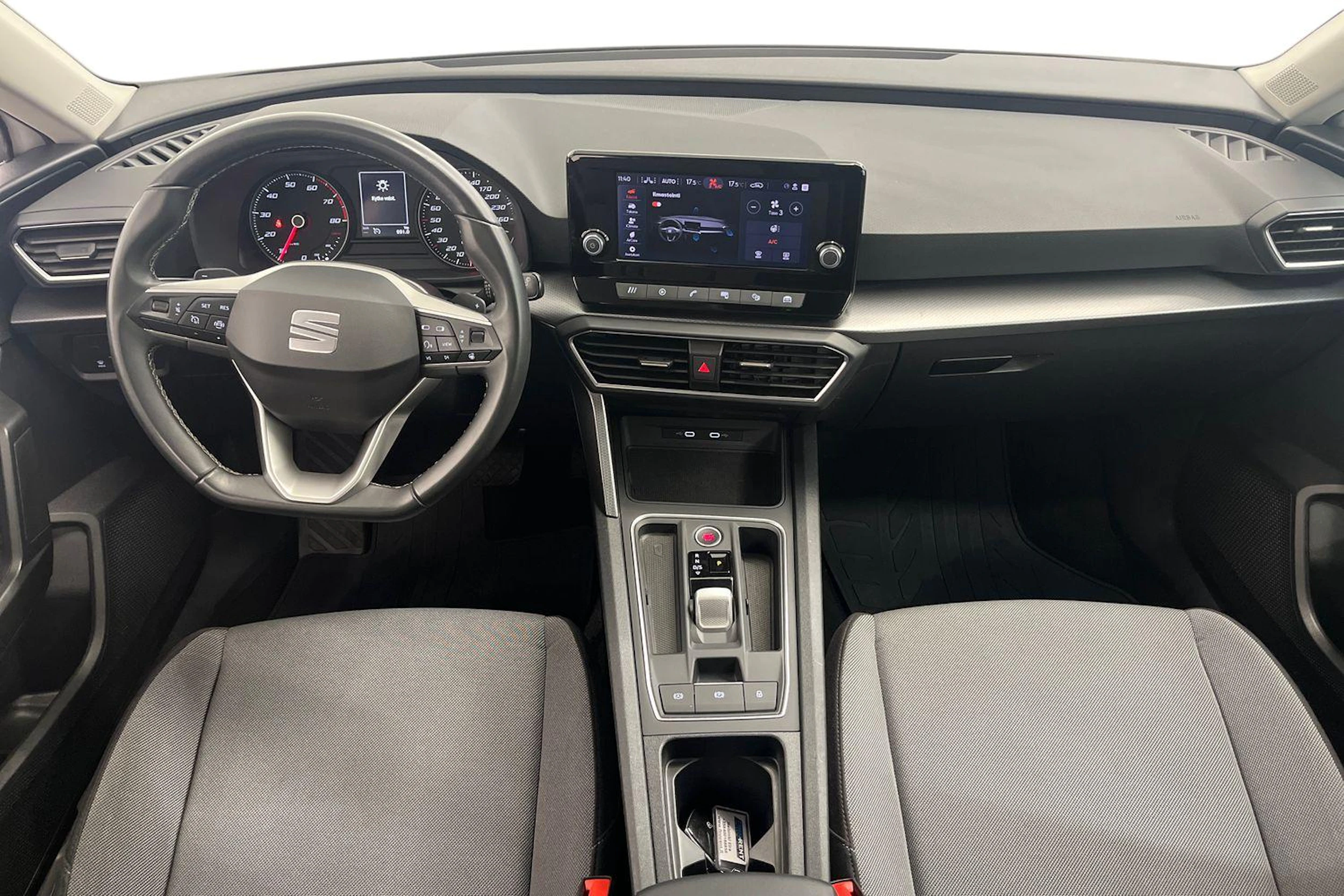 valkoinen SEAT Leon Sportstourer 2024 kuva 7.