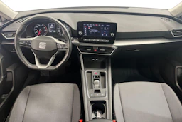 valkoinen SEAT Leon Sportstourer 2024 kuva 7.