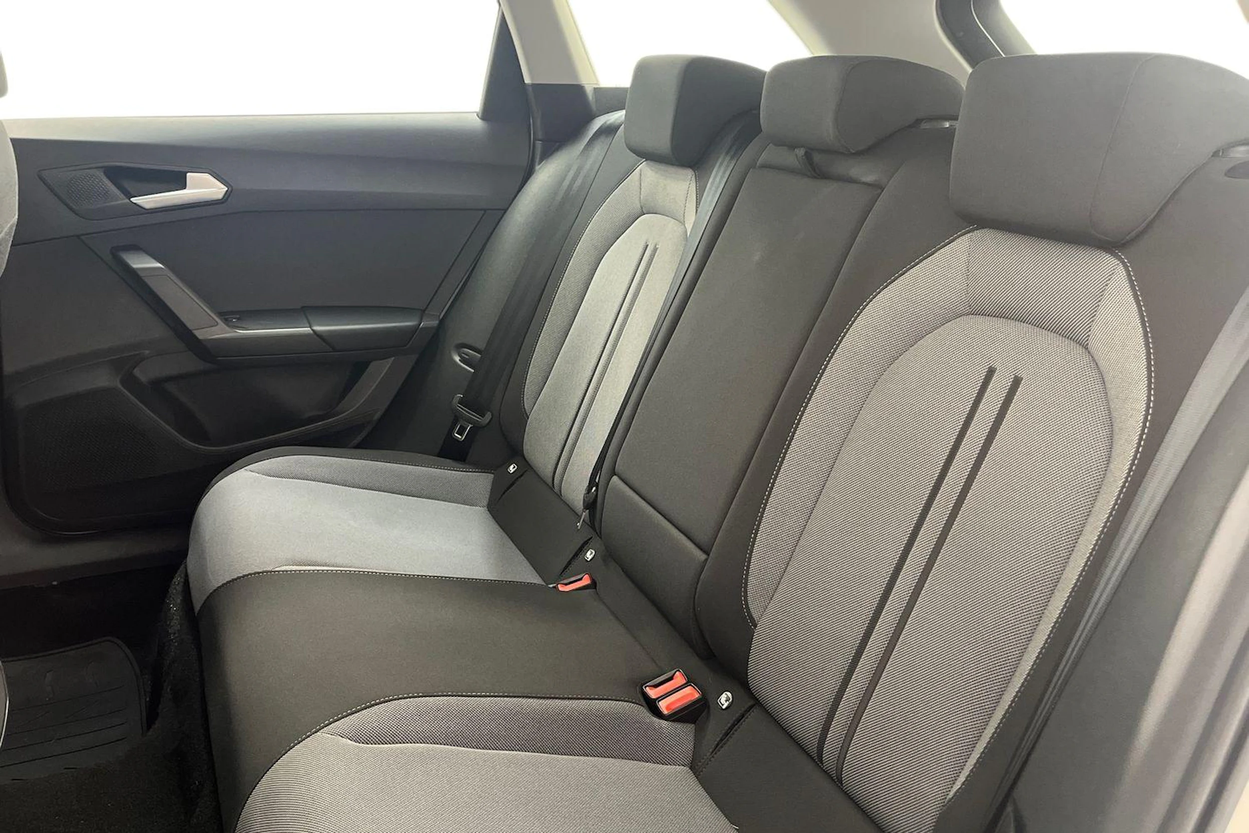 valkoinen SEAT Leon Sportstourer 2024 kuva 8.