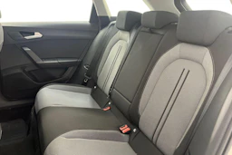 valkoinen SEAT Leon Sportstourer 2024 kuva 8.