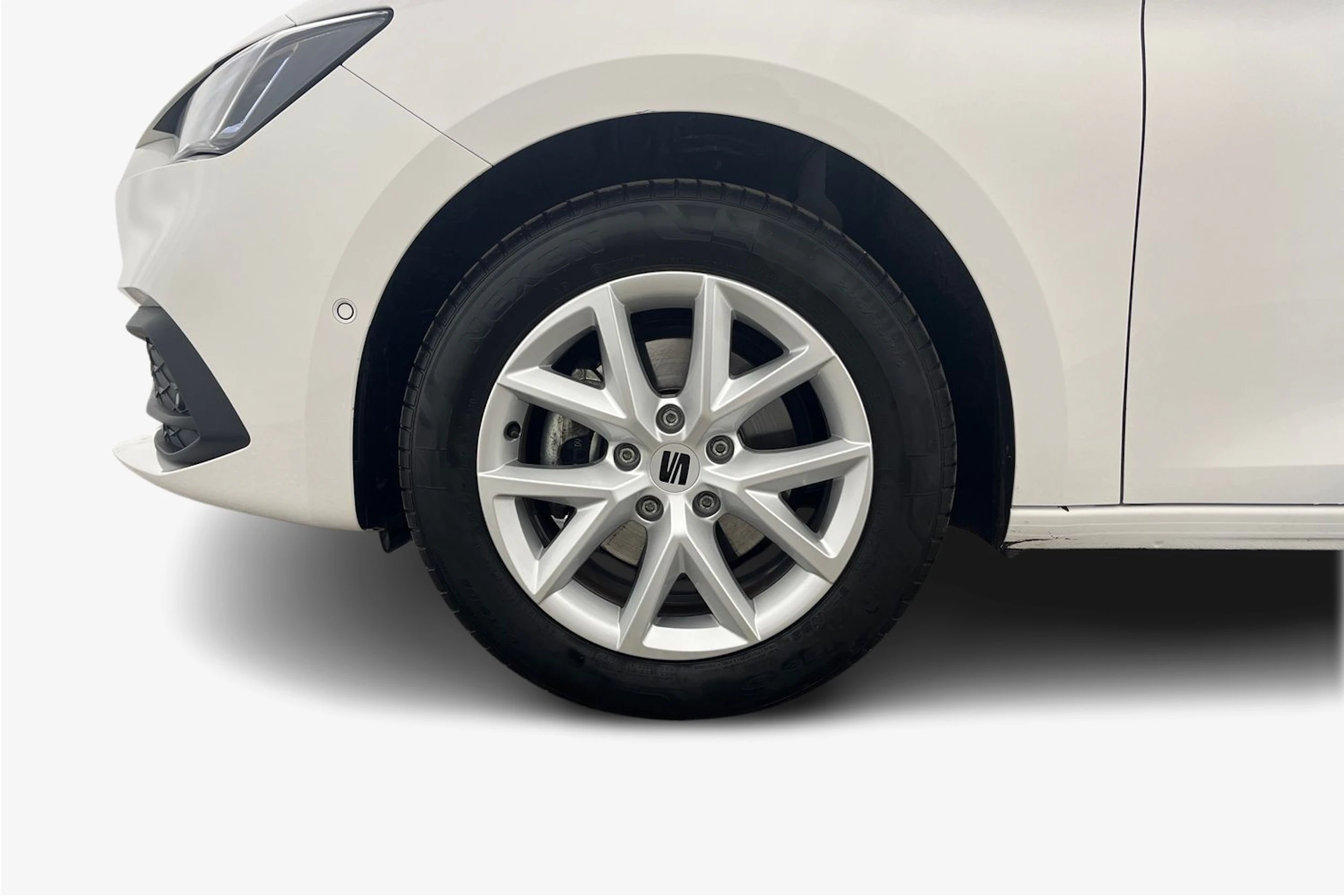valkoinen SEAT Leon Sportstourer 2024 kuva 9.