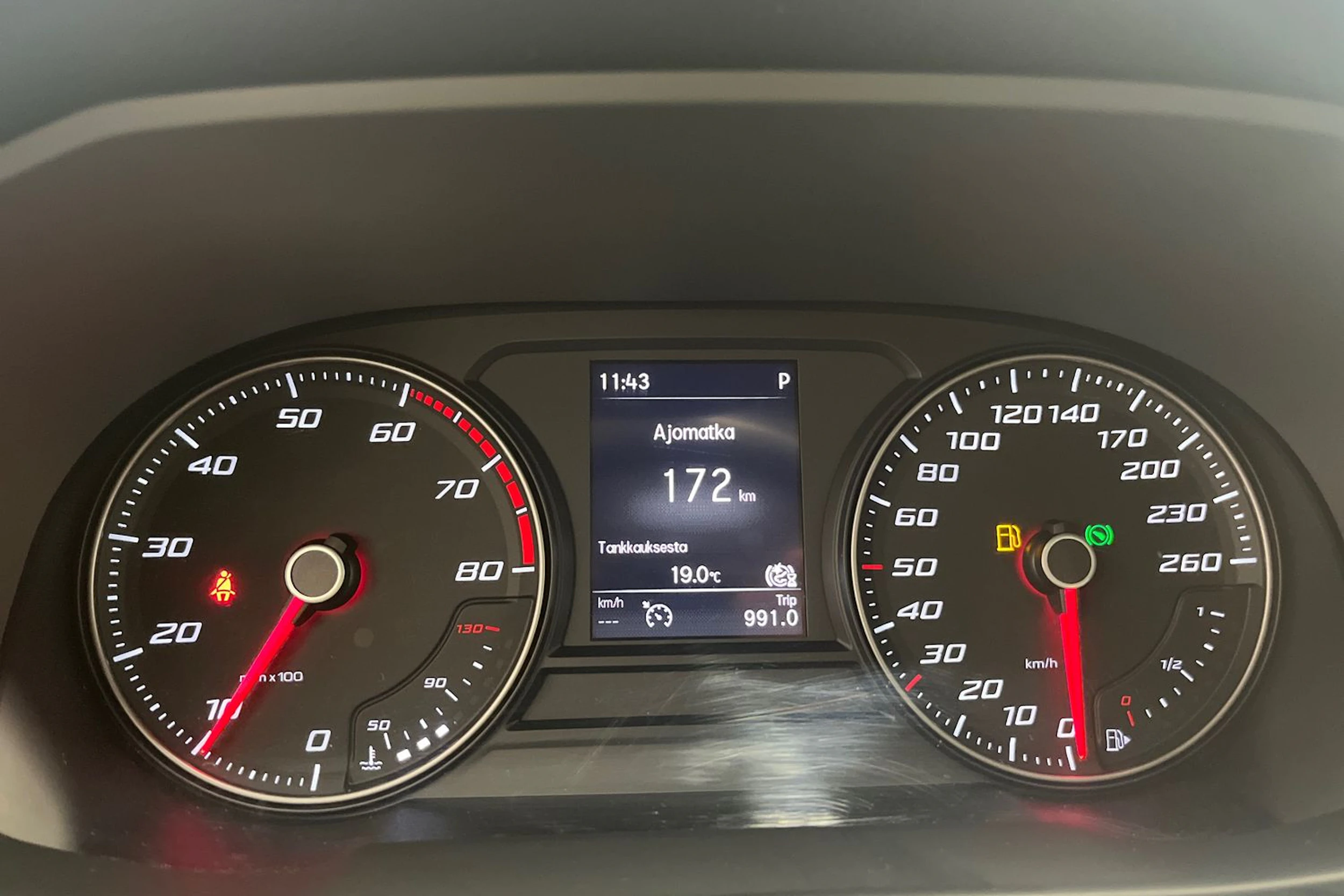 valkoinen SEAT Leon Sportstourer 2024 kuva 12.