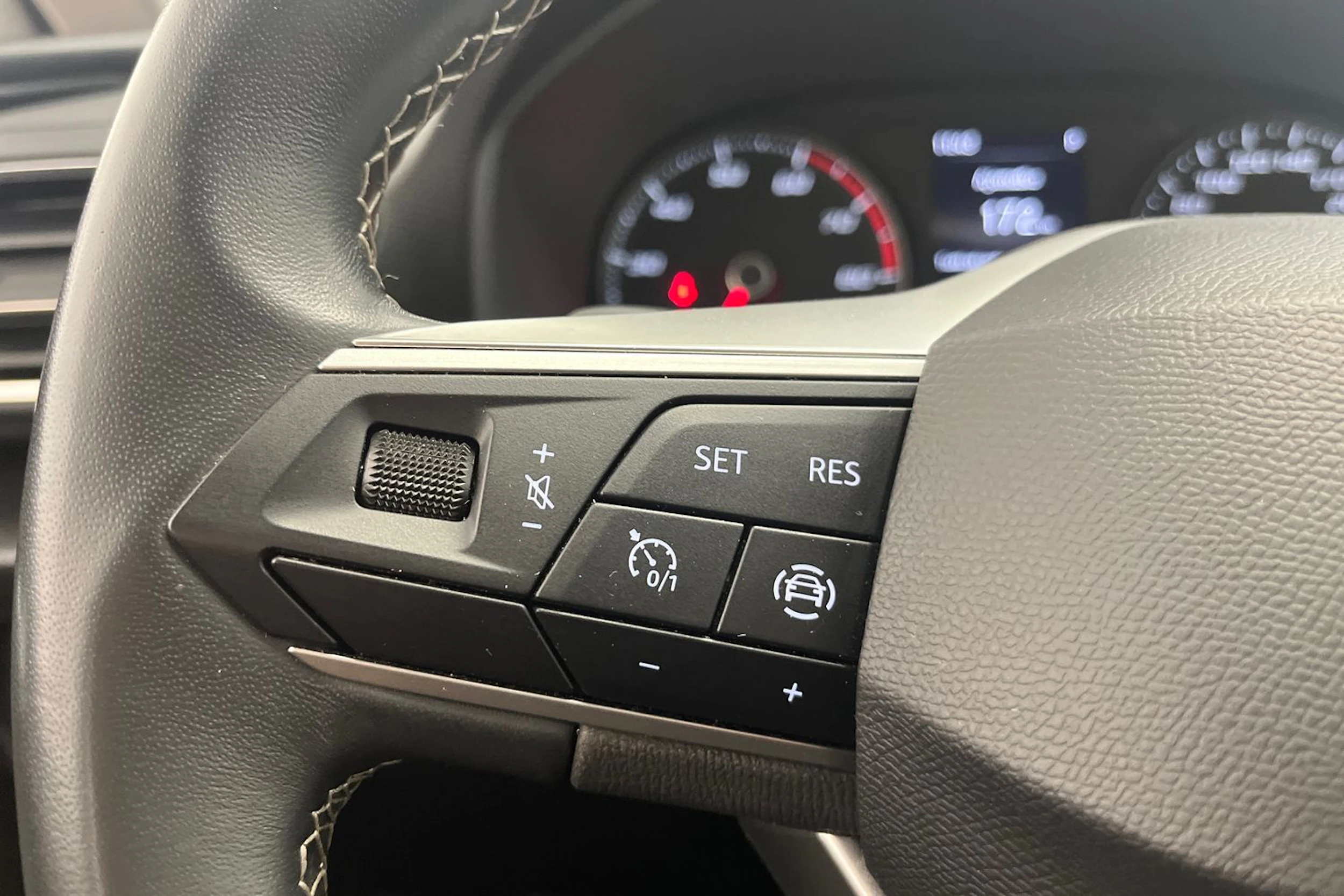 valkoinen SEAT Leon Sportstourer 2024 kuva 13.