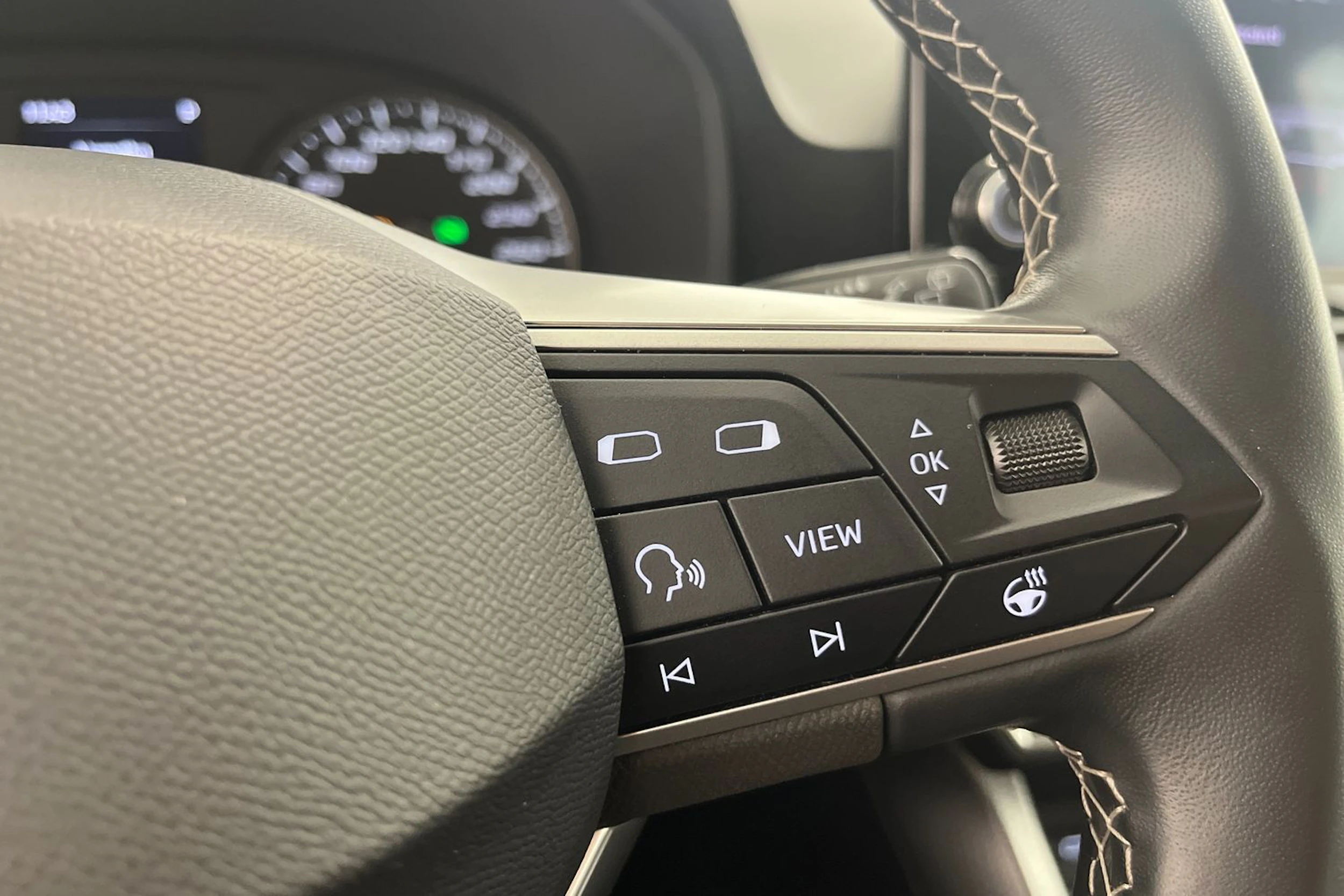 valkoinen SEAT Leon Sportstourer 2024 kuva 14.