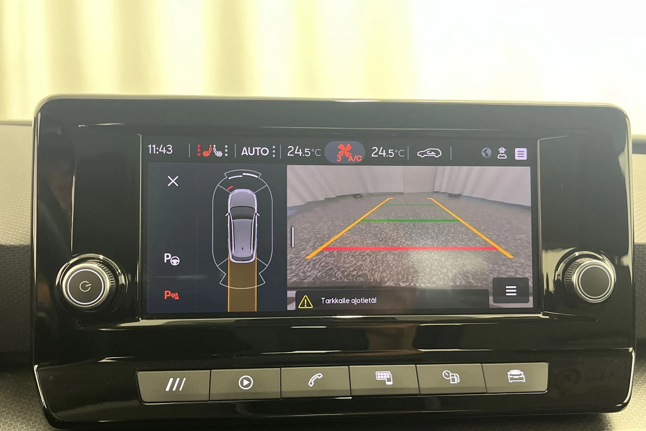 valkoinen SEAT Leon Sportstourer 2024 kuva 15.