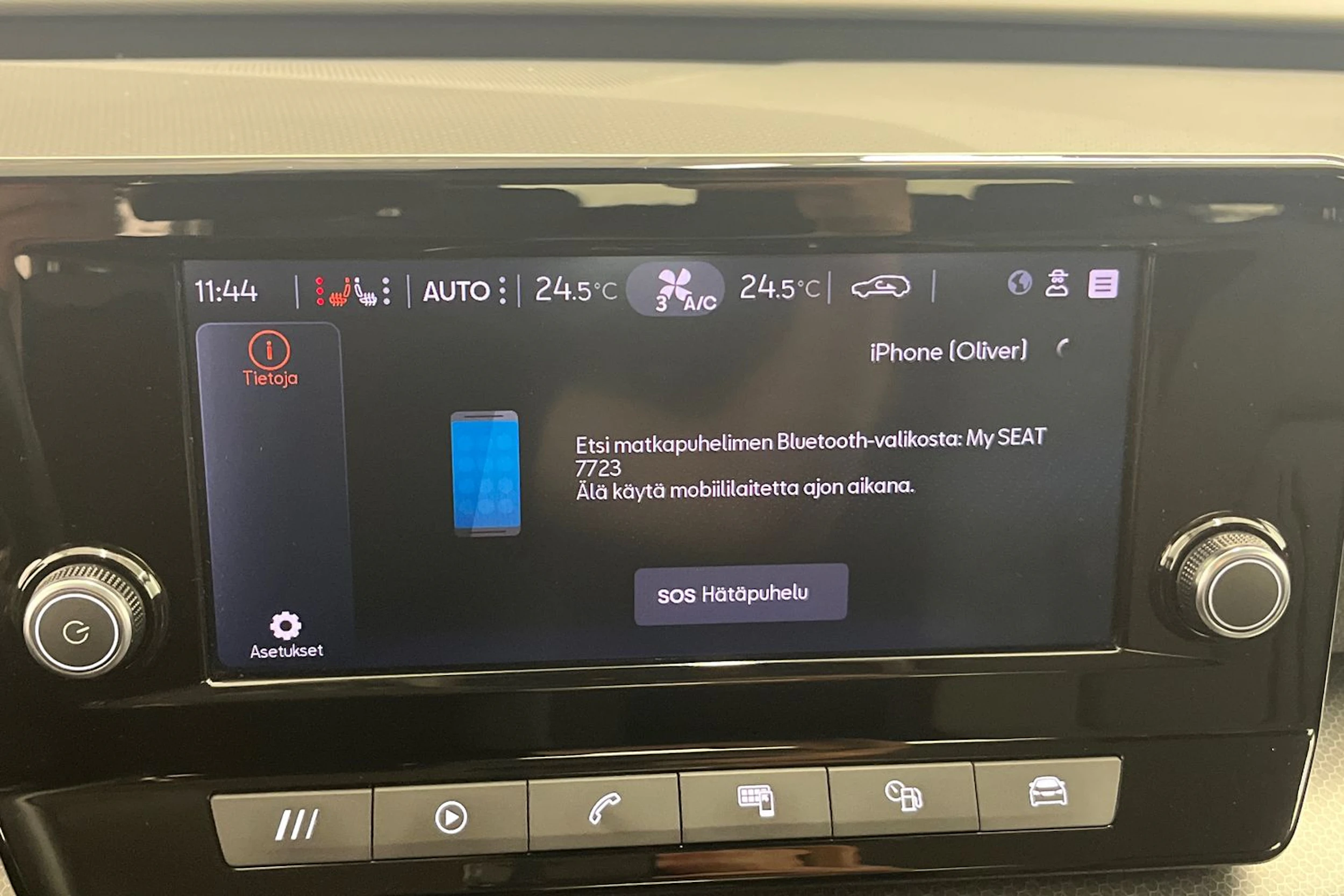 valkoinen SEAT Leon Sportstourer 2024 kuva 17.