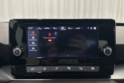 valkoinen SEAT Leon Sportstourer 2024 kuva 20.