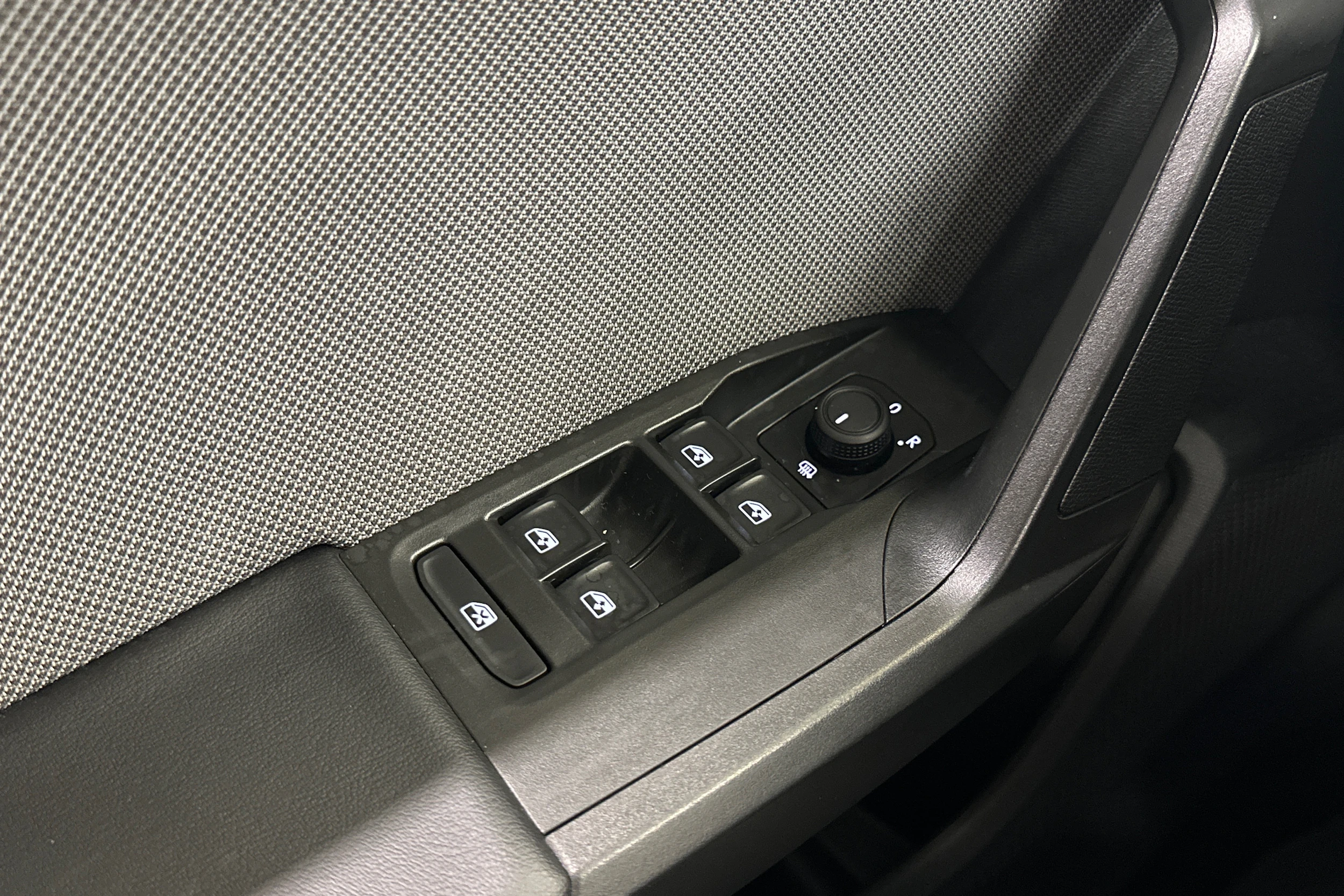 valkoinen SEAT Leon Sportstourer 2024 kuva 22.