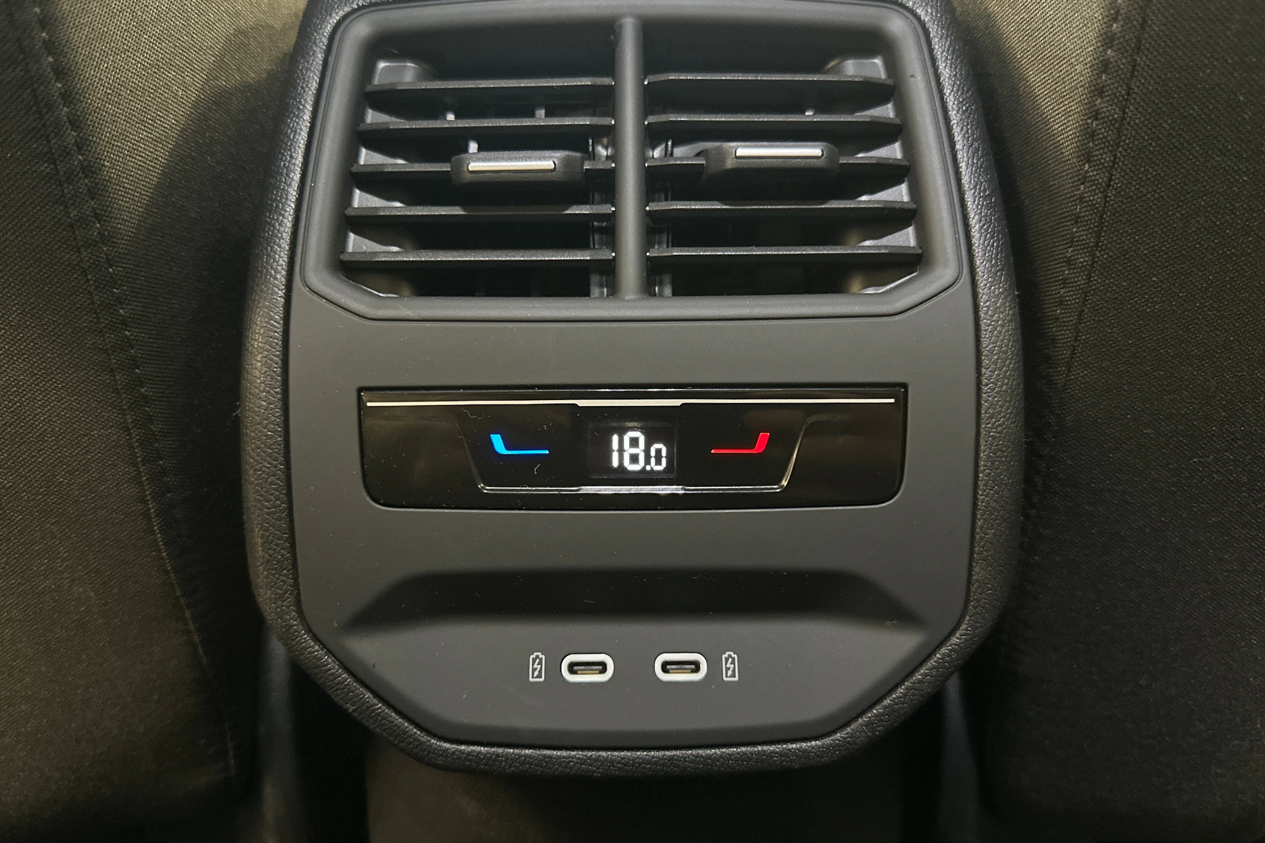valkoinen SEAT Leon Sportstourer 2024 kuva 23.