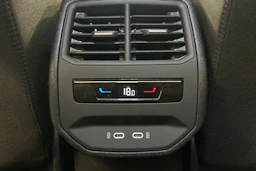 valkoinen SEAT Leon Sportstourer 2024 kuva 23.