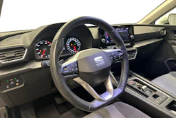 valkoinen SEAT Leon Sportstourer 2024 kuva 8.