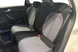 valkoinen SEAT Leon Sportstourer 2024 kuva 11.