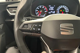 valkoinen SEAT Leon Sportstourer 2024 kuva 15.