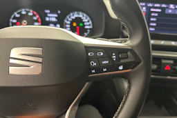 valkoinen SEAT Leon Sportstourer 2024 kuva 16.