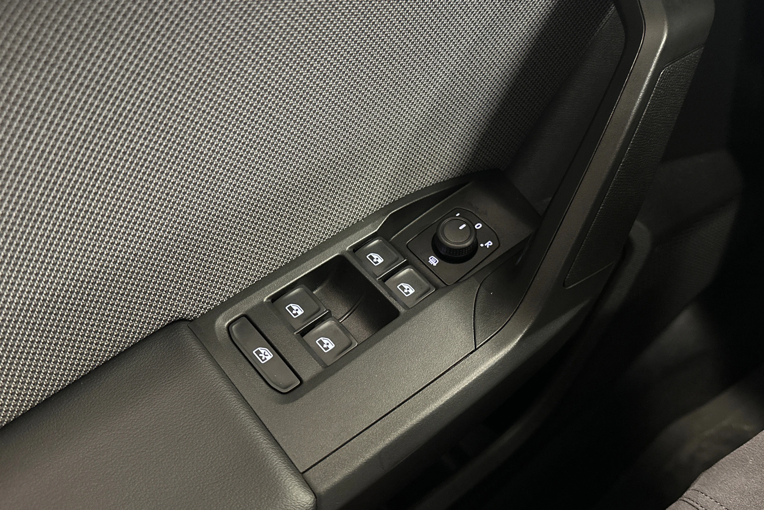 valkoinen SEAT Leon Sportstourer 2024 kuva 19.