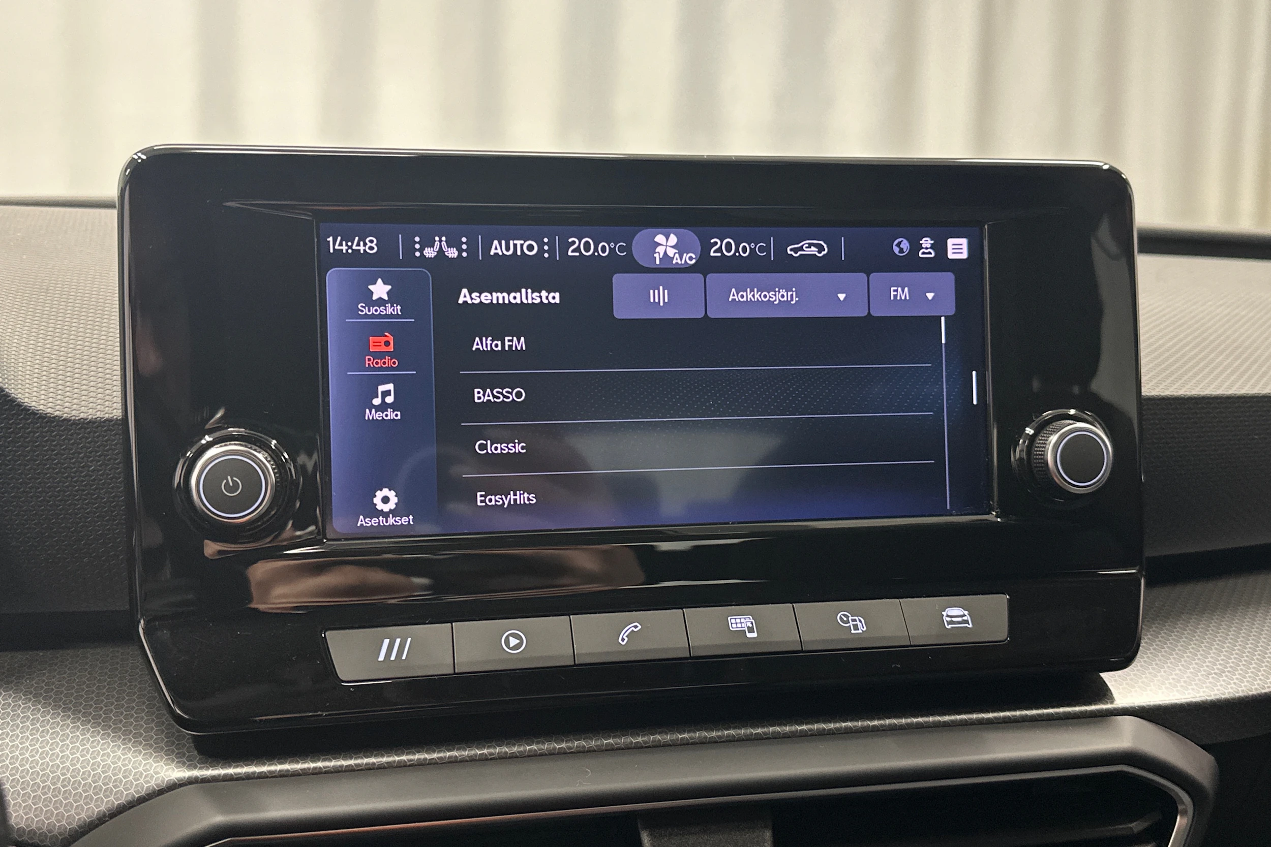 valkoinen SEAT Leon Sportstourer 2024 kuva 21.