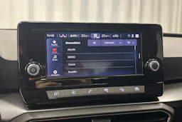 valkoinen SEAT Leon Sportstourer 2024 kuva 21.