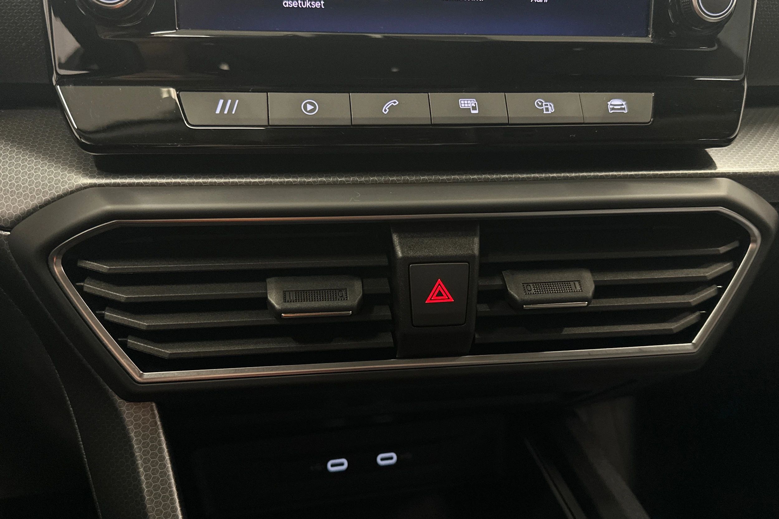 valkoinen SEAT Leon Sportstourer 2024 kuva 29.