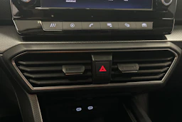 valkoinen SEAT Leon Sportstourer 2024 kuva 29.