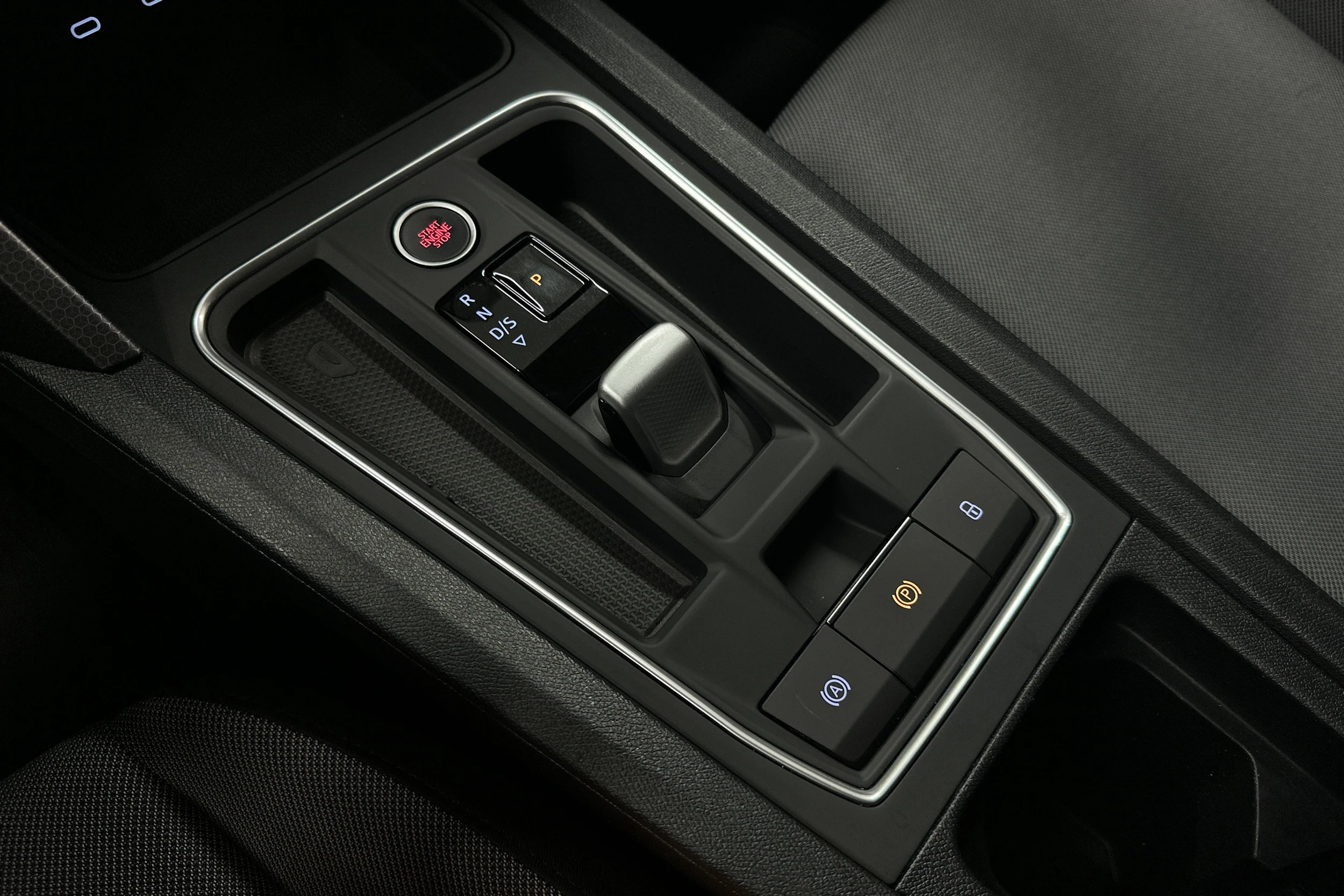 valkoinen SEAT Leon Sportstourer 2024 kuva 30.