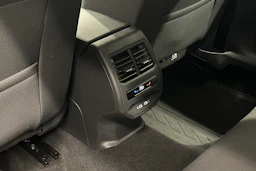 valkoinen SEAT Leon Sportstourer 2024 kuva 31.