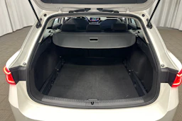 valkoinen SEAT Leon Sportstourer 2024 kuva 32.
