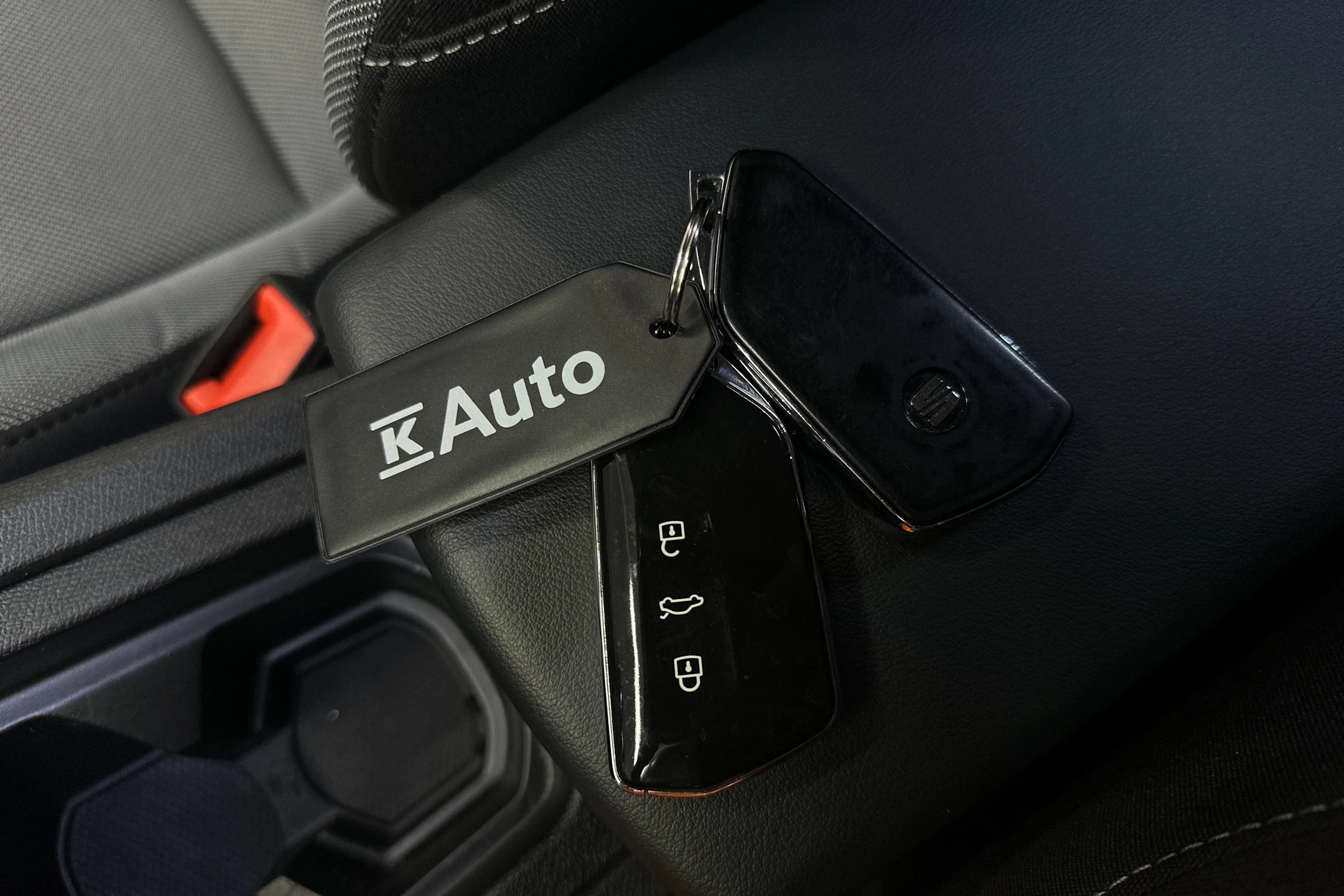 valkoinen SEAT Leon Sportstourer 2024 kuva 33.