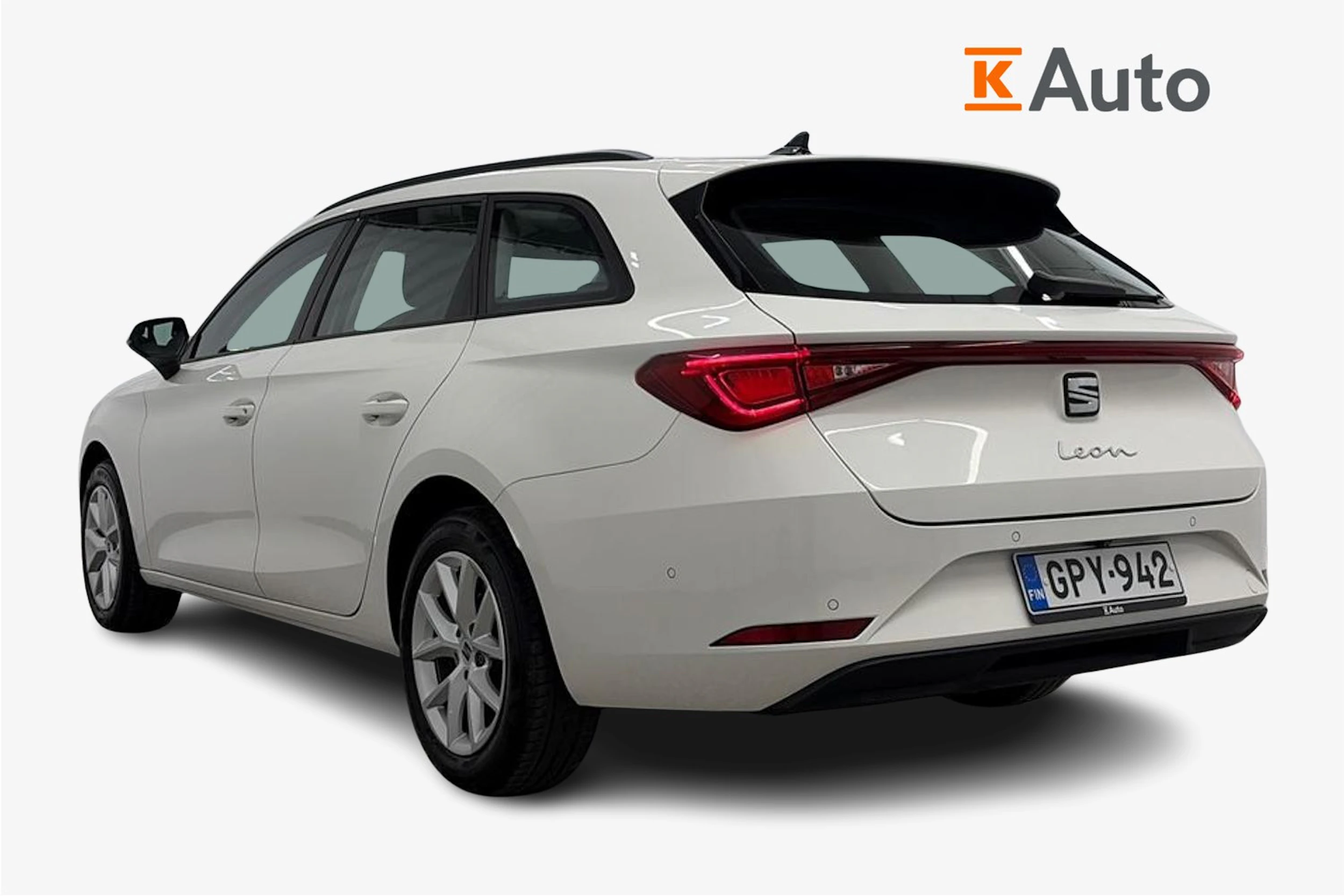 valkoinen SEAT Leon Sportstourer 2024 kuva 2.