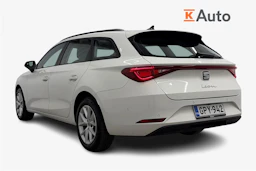 valkoinen SEAT Leon Sportstourer 2024 kuva 2.