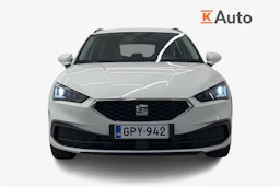 valkoinen SEAT Leon Sportstourer 2024 kuva 4.