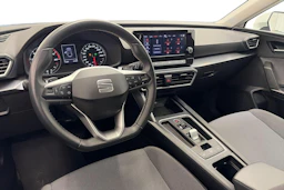 valkoinen SEAT Leon Sportstourer 2024 kuva 6.