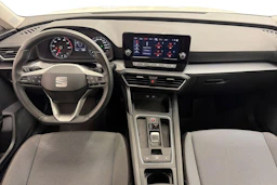 valkoinen SEAT Leon Sportstourer 2024 kuva 7.