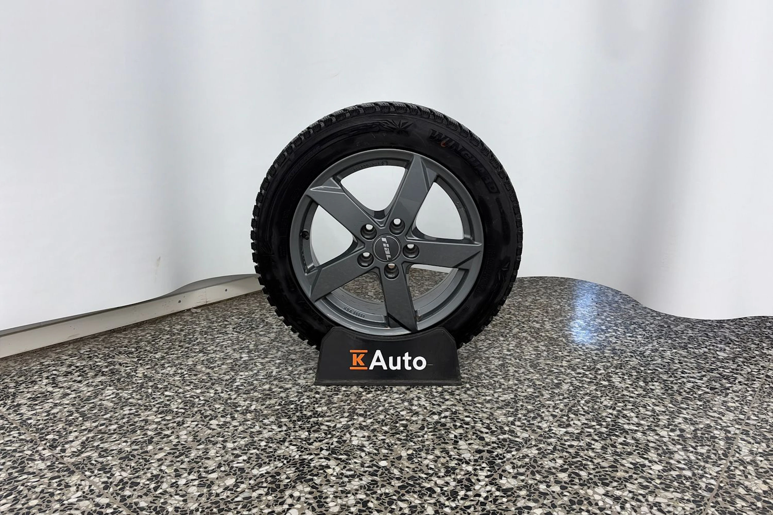valkoinen SEAT Leon Sportstourer 2024 kuva 10.