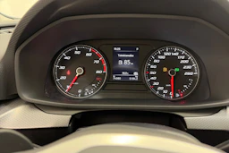 valkoinen SEAT Leon Sportstourer 2024 kuva 13.