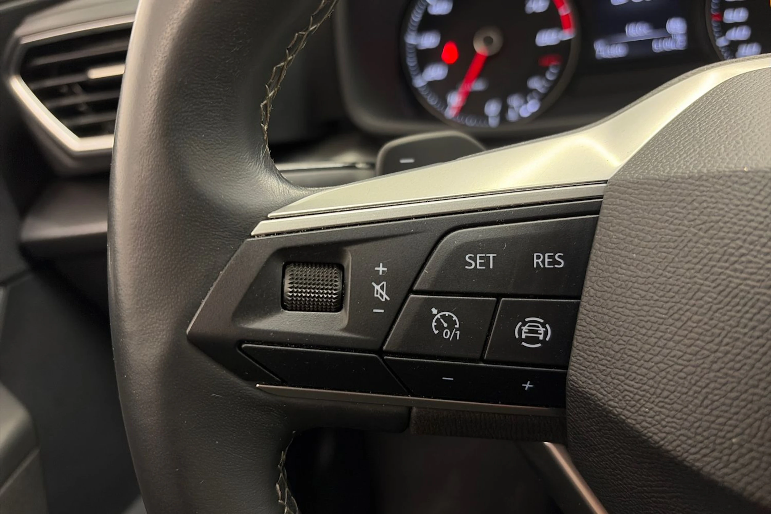valkoinen SEAT Leon Sportstourer 2024 kuva 14.