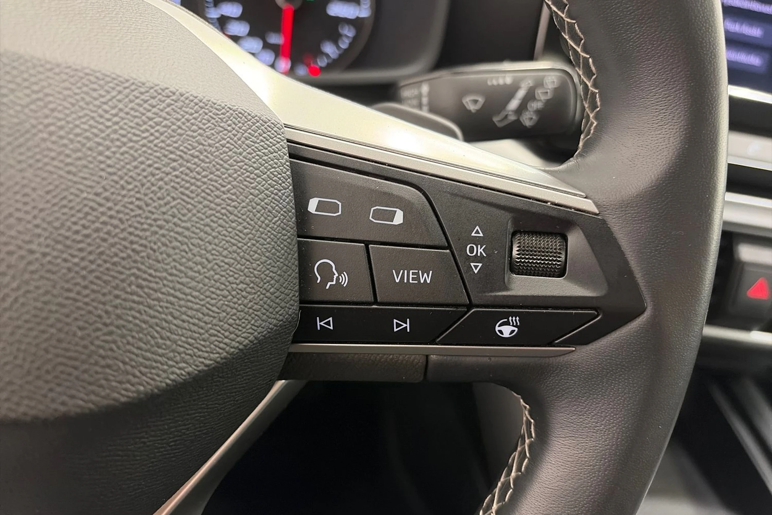 valkoinen SEAT Leon Sportstourer 2024 kuva 15.