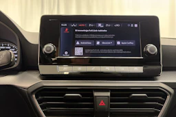 valkoinen SEAT Leon Sportstourer 2024 kuva 16.