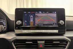 valkoinen SEAT Leon Sportstourer 2024 kuva 17.