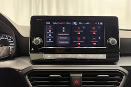 valkoinen SEAT Leon Sportstourer 2024 kuva 18.