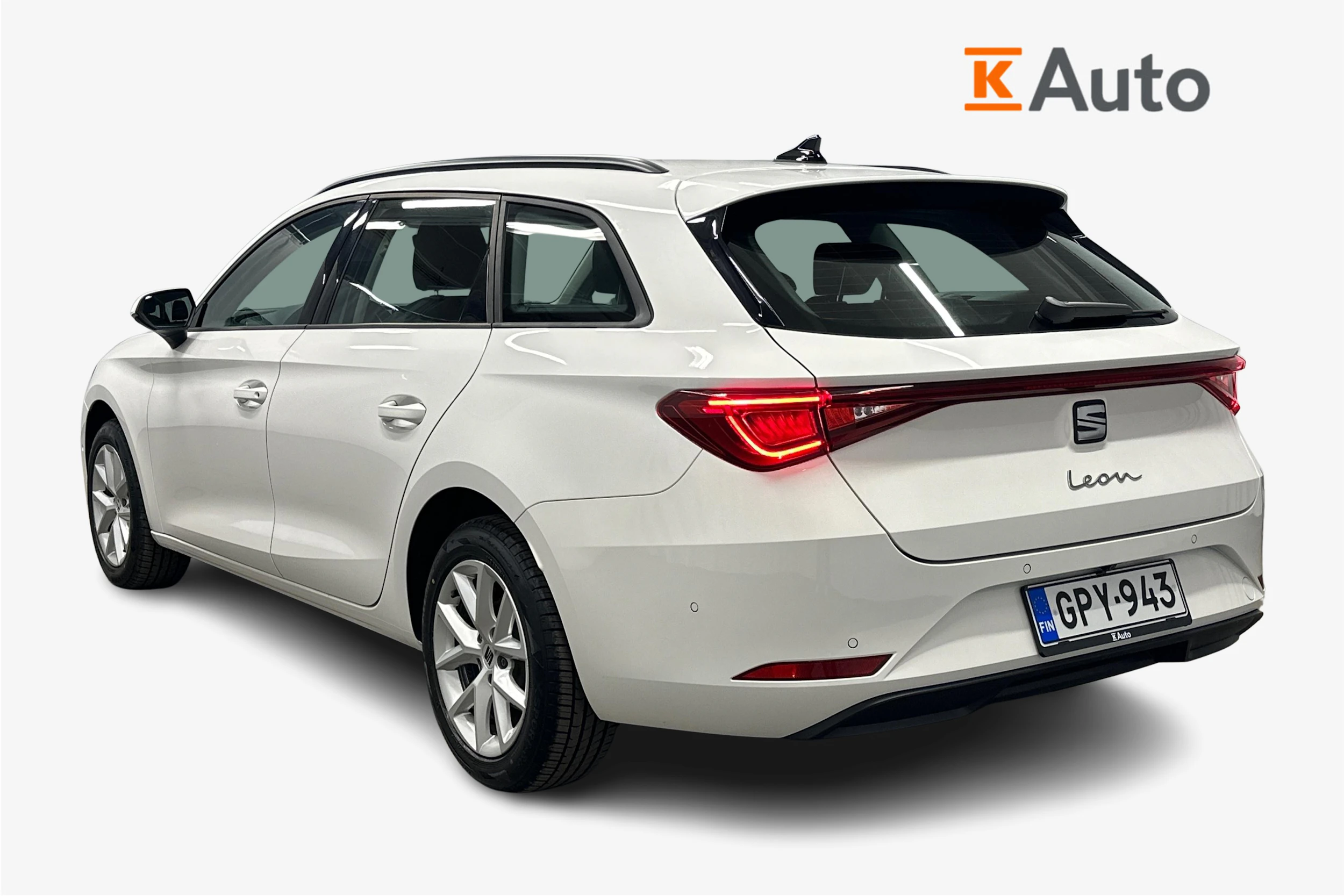 valkoinen SEAT Leon Sportstourer 2024 kuva 3.