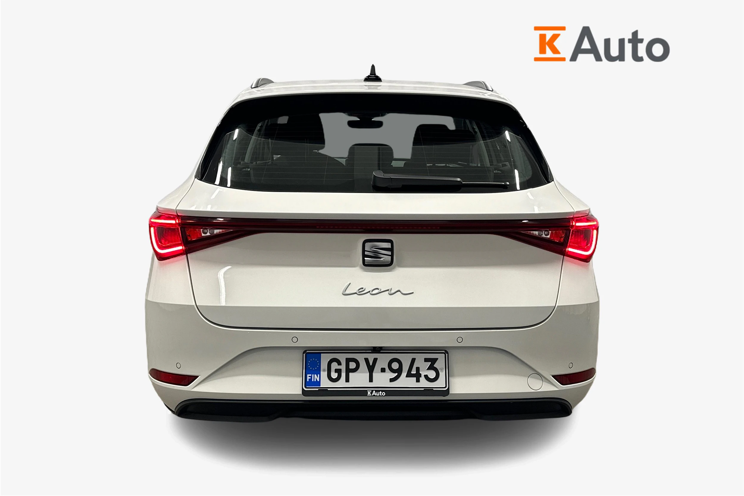 valkoinen SEAT Leon Sportstourer 2024 kuva 4.