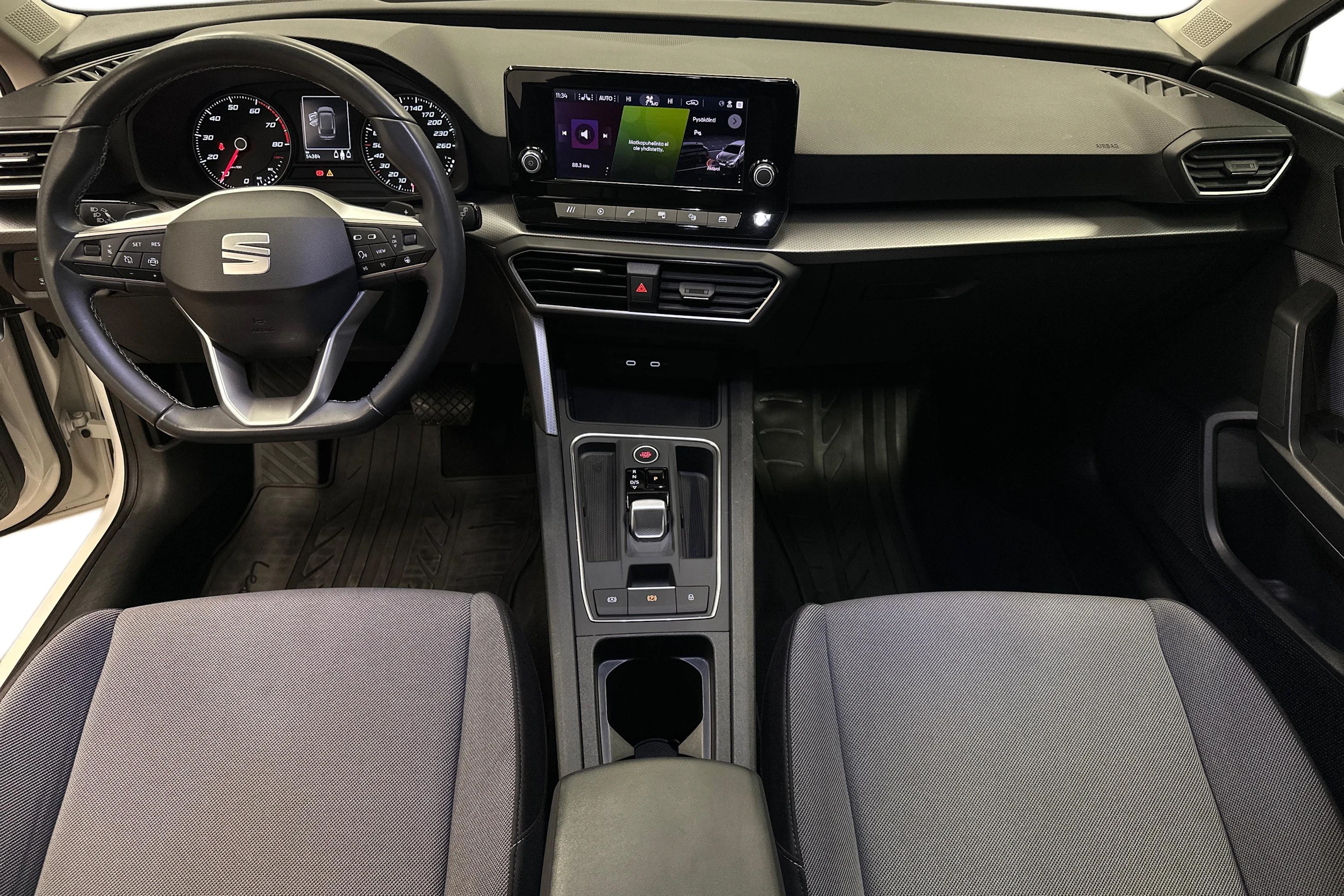 valkoinen SEAT Leon Sportstourer 2024 kuva 11.