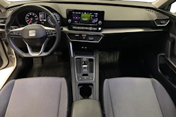 valkoinen SEAT Leon Sportstourer 2024 kuva 11.